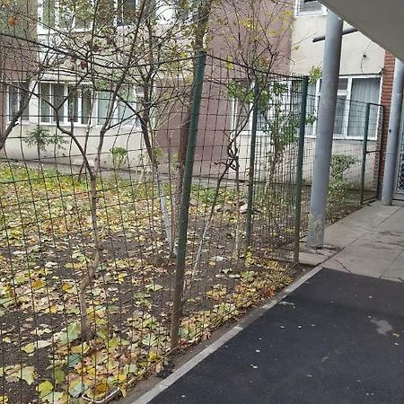 Garsoniera Lägenhet Bukarest Exteriör bild